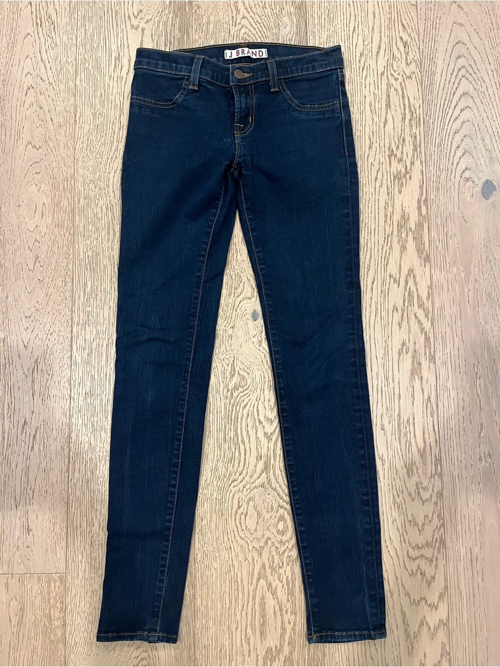 J Brand Skinny Jeans in a Dark Wash Denim Size 25